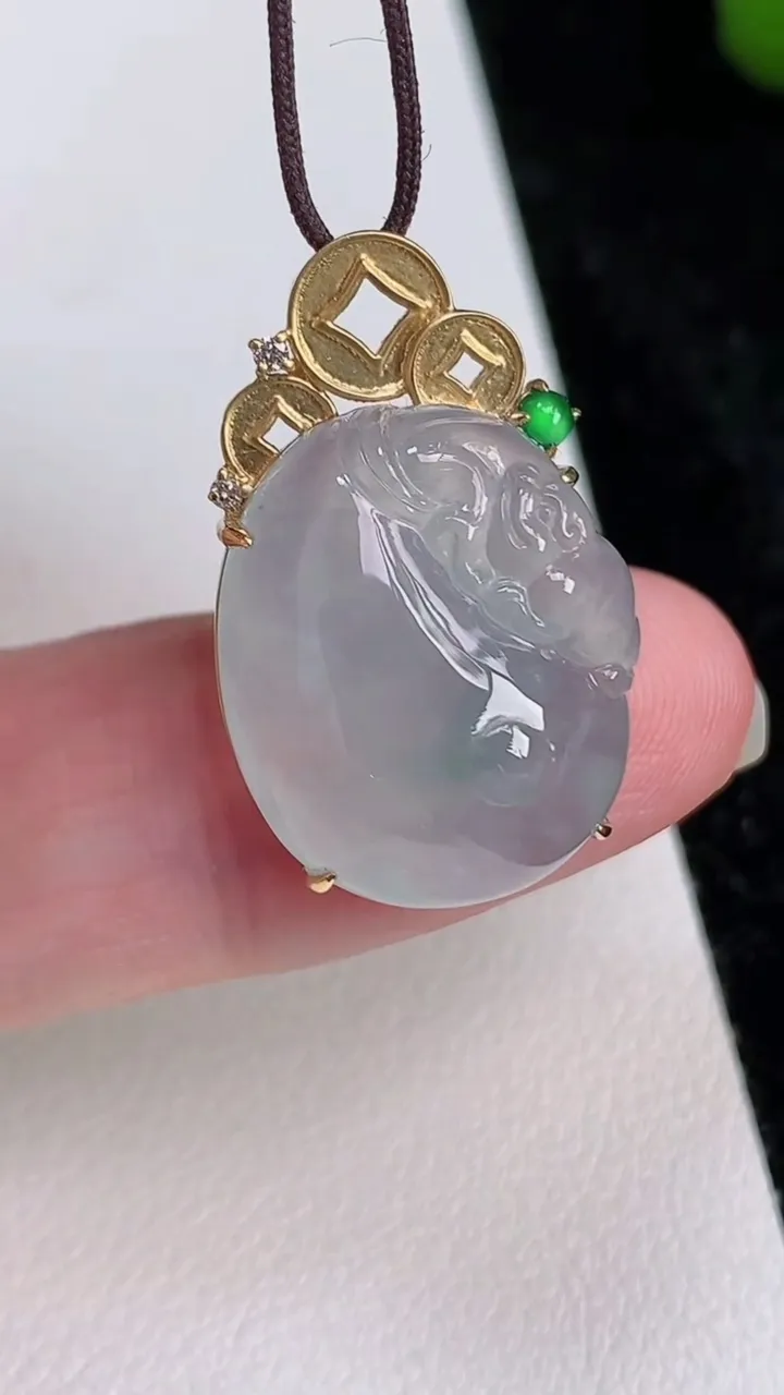 天然A货翡翠种飘花金蟾吊坠，尺寸26-19.4-16-8.5，重量:4.94g
7月4日