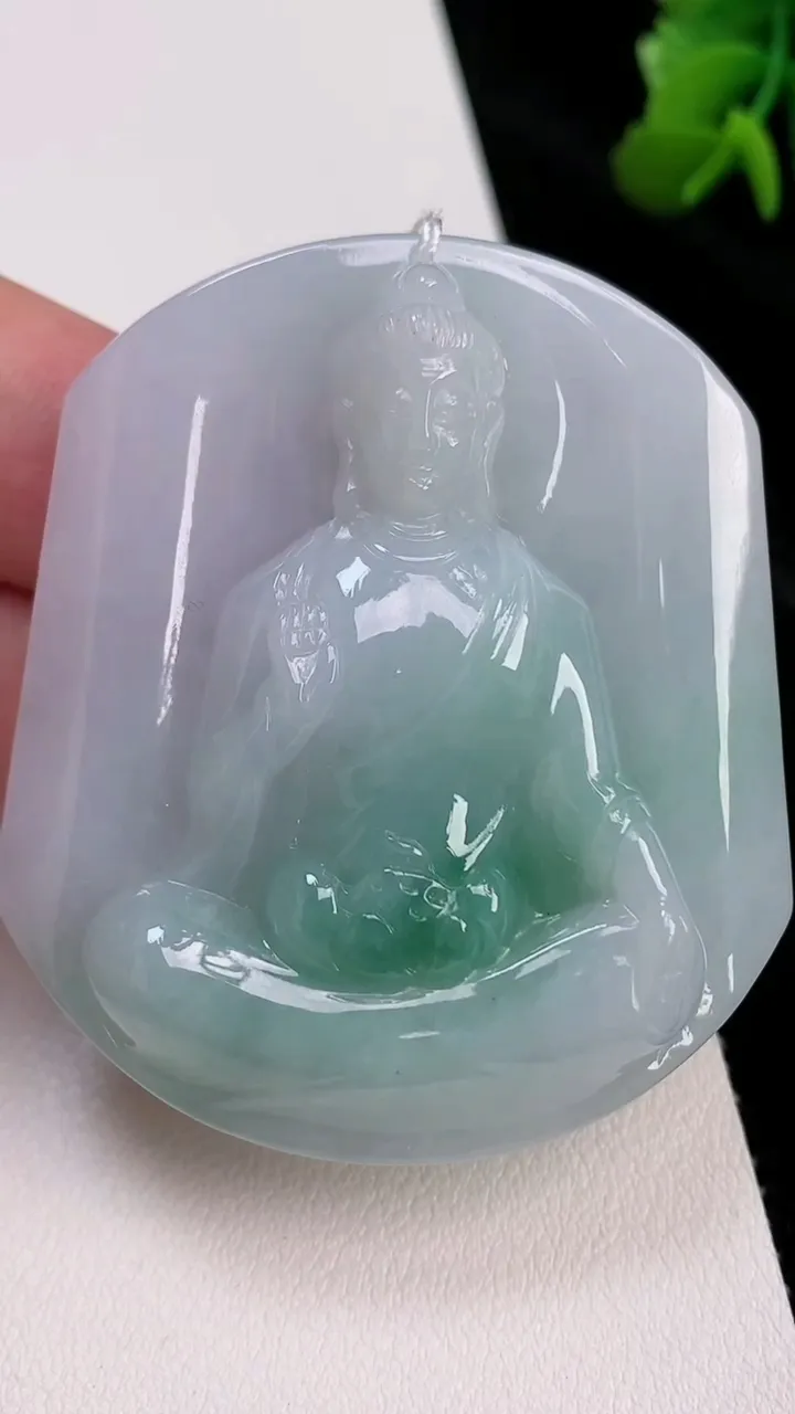 天然A货翡翠观音菩萨吊坠，尺寸54-48.4-11.5，重量:56.20g
7月4日