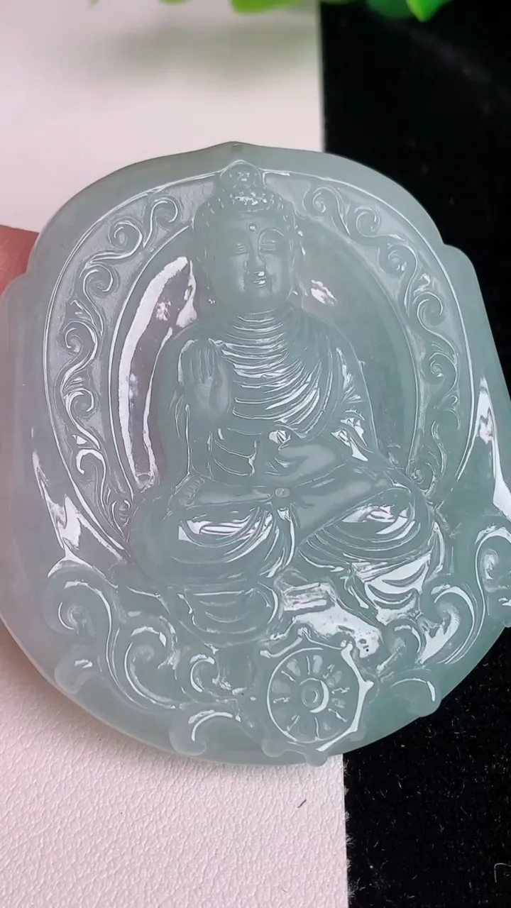 天然A货翡翠阿弥陀佛吊坠，尺寸55.4-50.8-6，重量:33.37g
7月4日
