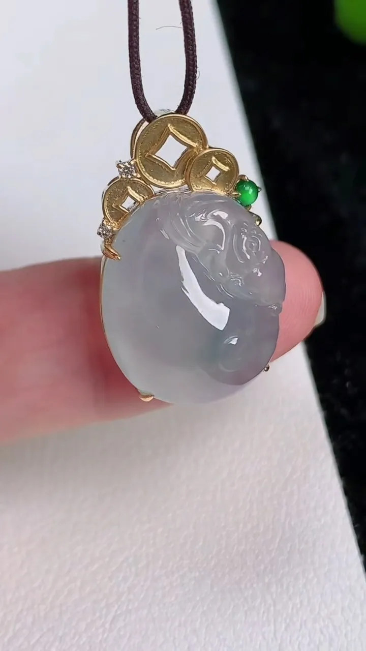 天然A货翡翠种飘花金蟾吊坠，尺寸26-19.4-16-8.5，重量:4.94g
7月4日