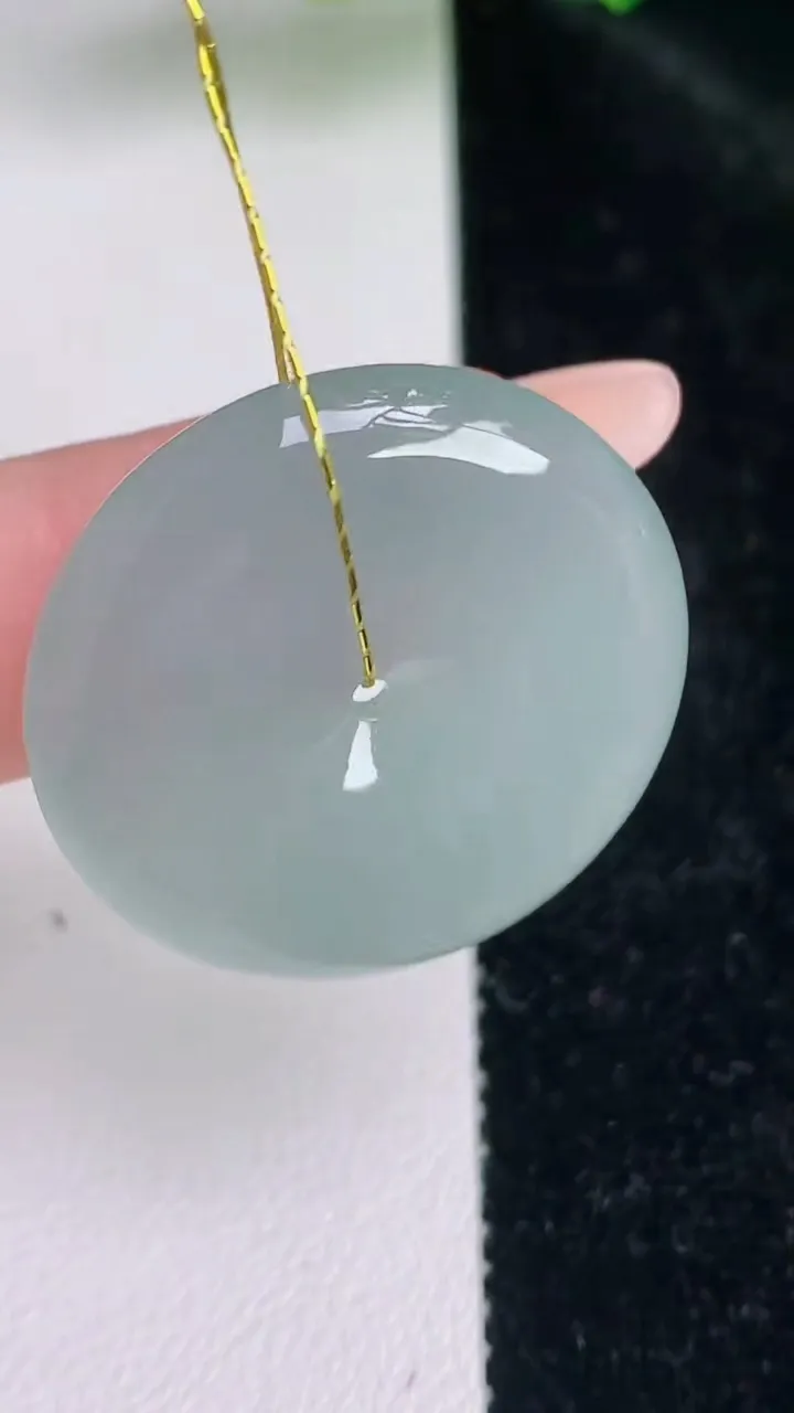 天然A货翡翠平安扣吊坠，尺寸28.4-598，重量:9.89g
7月4日