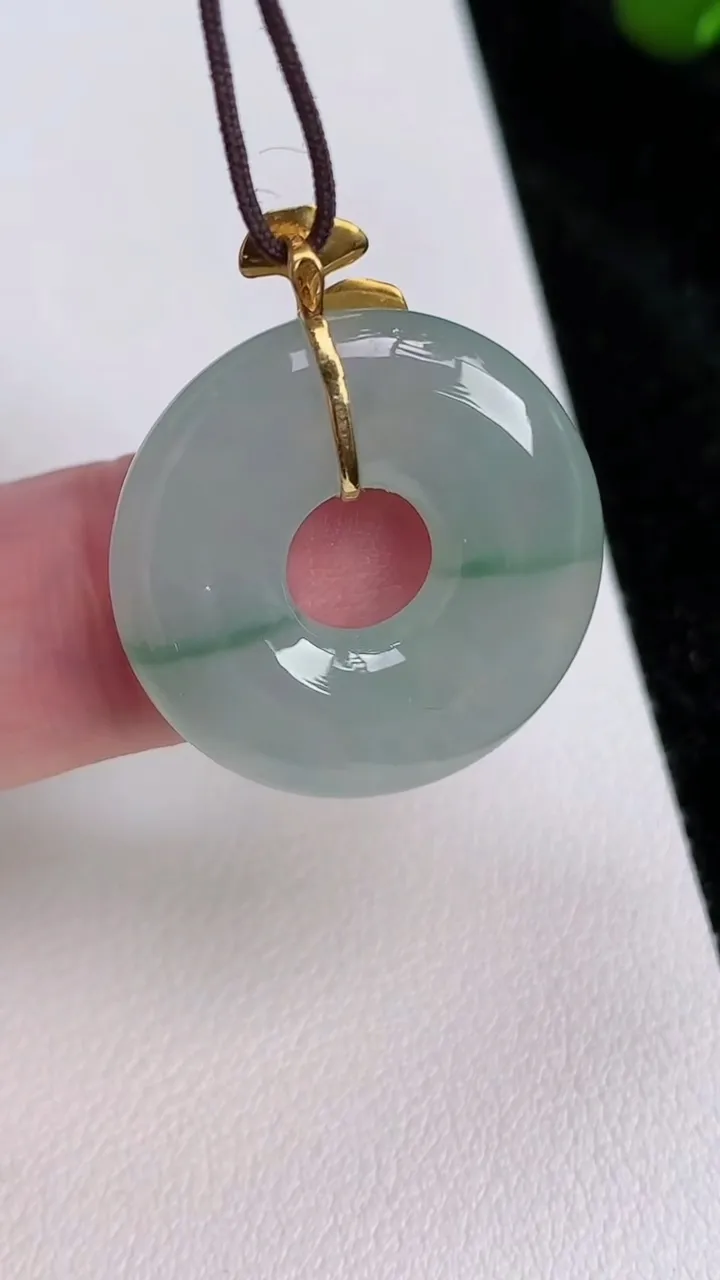 天然A货翡翠平安环吊坠，尺寸23.6-5.2，重量:5.95g
7月4日