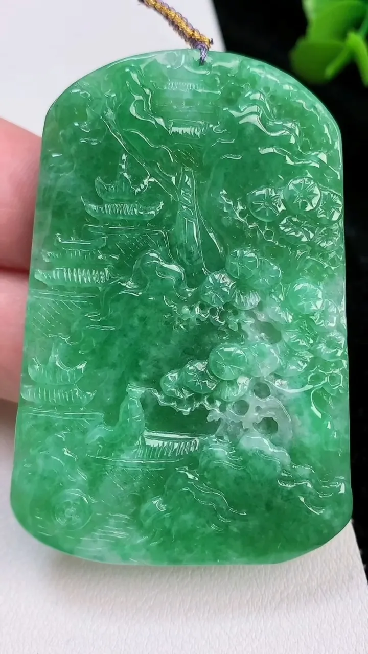 天然A货翡翠山水牌吊坠，尺寸61-41.6-4.4，重量:27.90g
7月4日