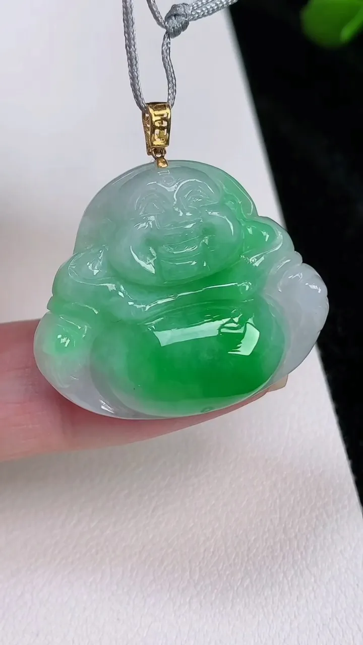 天然A货翡翠佛公吊坠，尺寸26.2-31.3-6.2，重量:7.62g
7月4日