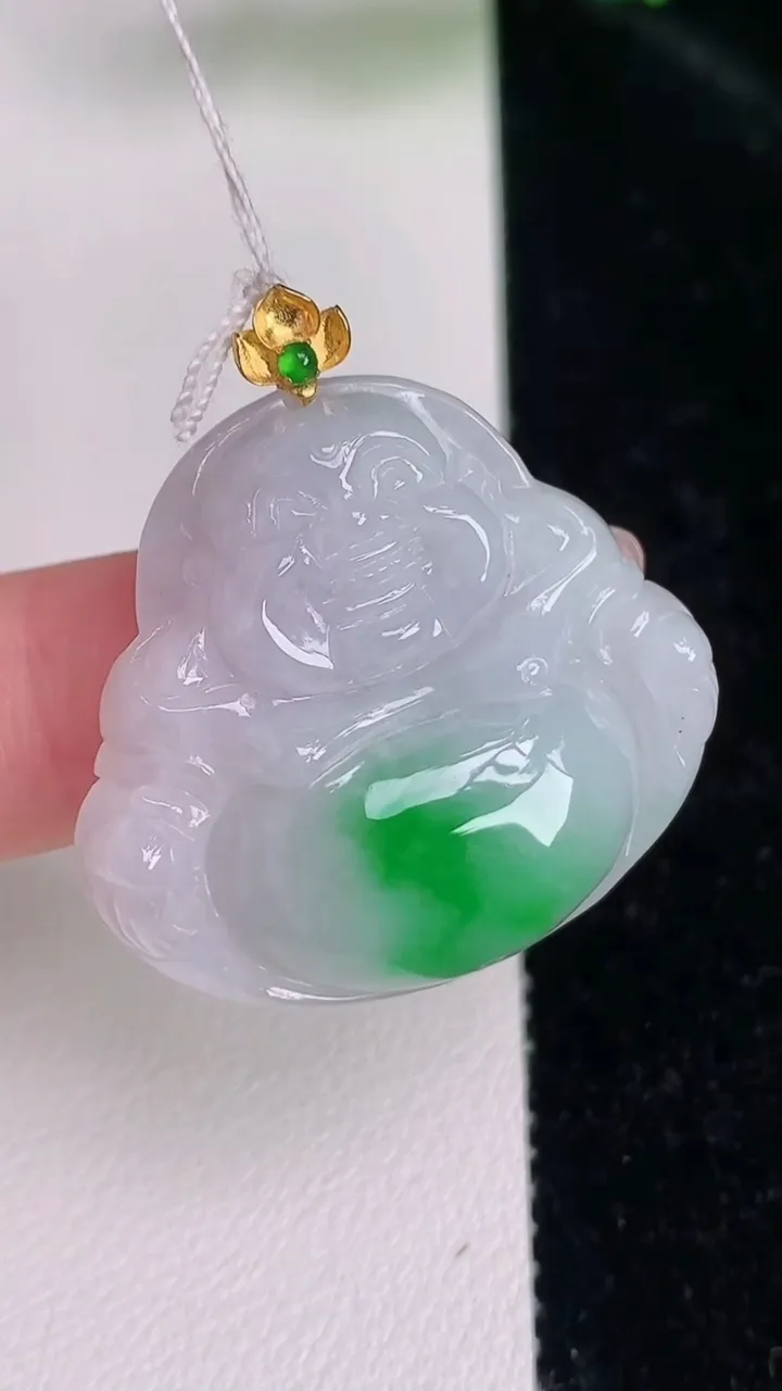 天然A货翡翠佛公吊坠，尺寸28.5-31.7-7，重量:9.02g
7月4日