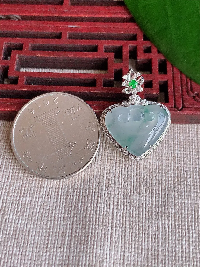 天然A货翡翠18K金伴飘花如意吊坠尺寸25.3×19.6×7.5裸石13.7×17m量3.00g 0704