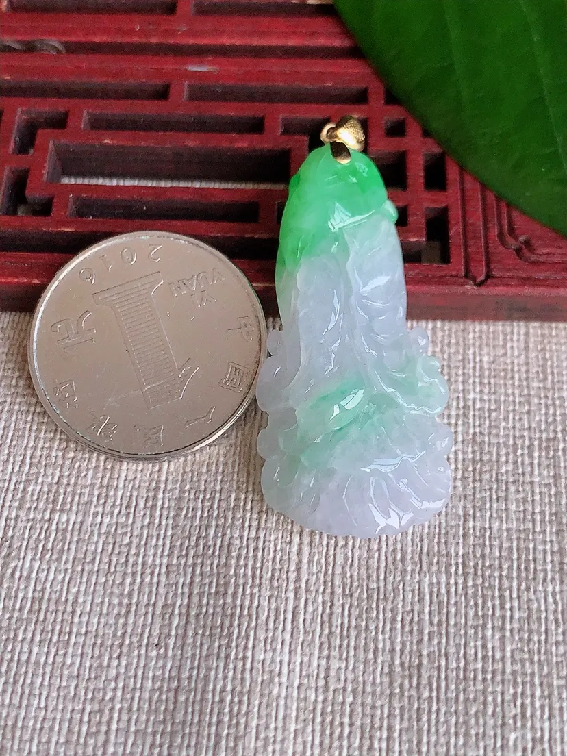 天然A货翡翠18K金扣头飘绿白菜吊坠 尺寸41.2×19.8×10.4m量10.92g 0704