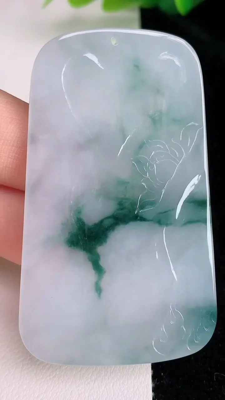 天然A货翡翠飘花虚空藏观音菩萨吊坠，尺寸61.4-36.7-1.4，重量:22.62g
7月4日
