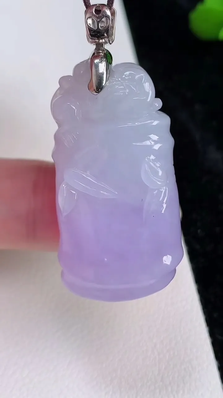 天然A货翡翠18k金紫罗兰节节高升 竹节吊坠，尺寸34.8-19.2-13，重量:19.25g
7月4日