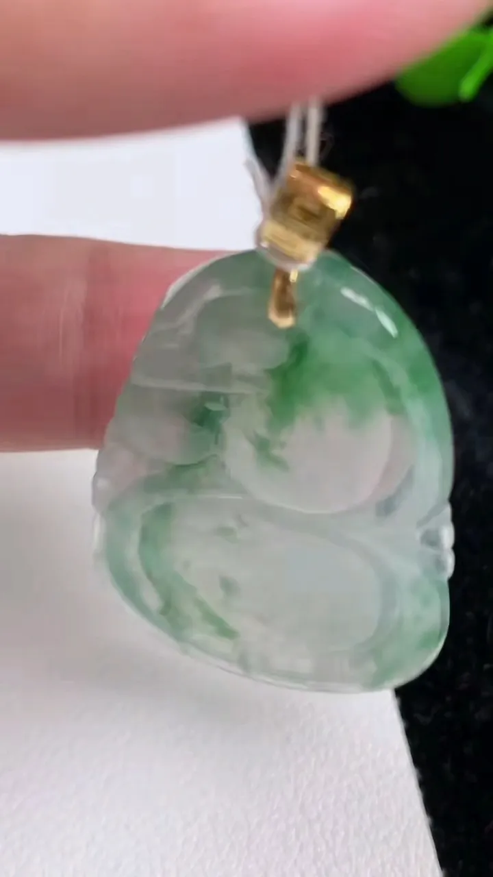 天然A货翡翠葫芦吊坠，尺寸43-26.3-5.8，重量:12.65g
7月4日