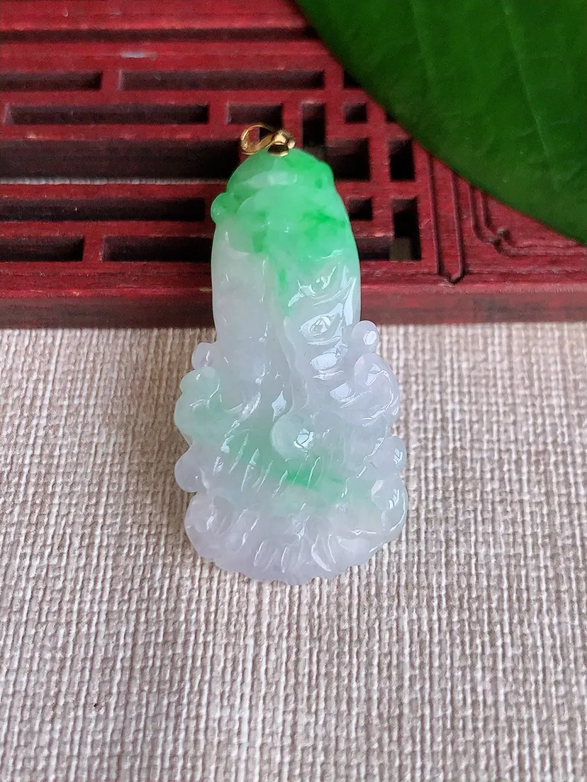 天然A货翡翠18K金扣头飘绿白菜吊坠 尺寸41.2×19.8×10.4m量10.92g 0704