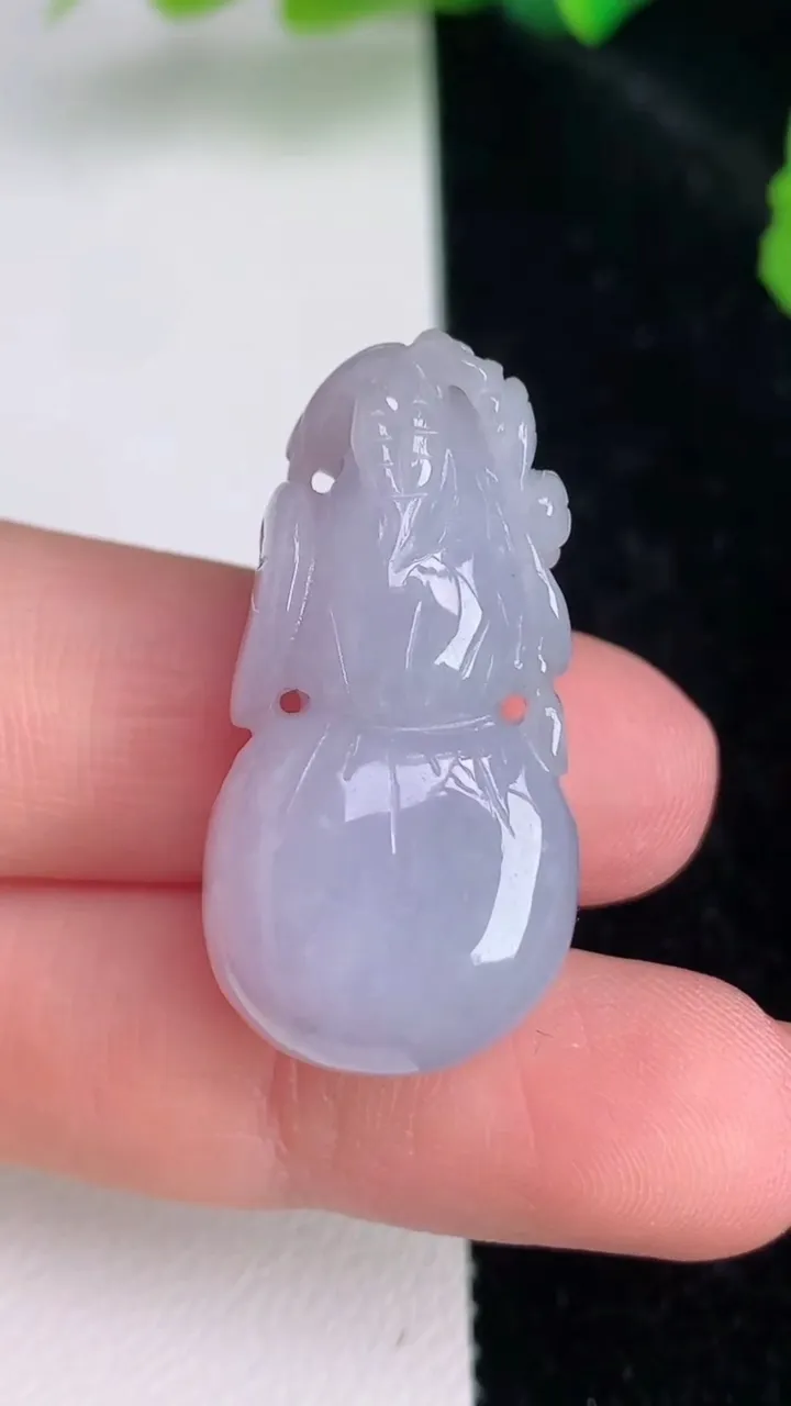 天然A货翡翠紫罗兰葫芦吊坠，尺寸31.3-16-12.5，重量:11.15g
7月4日