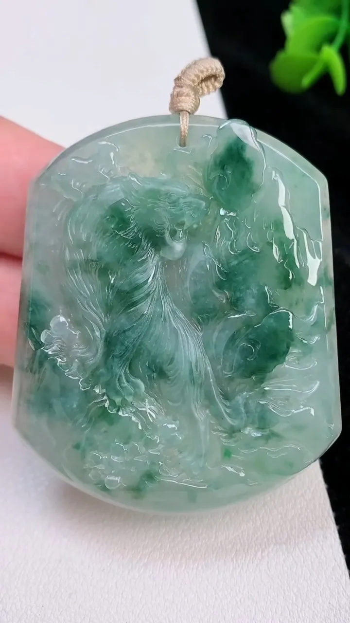 天然A货翡翠生肖虎吊坠，尺寸54.3-45.4-5.4，重量:30.65g
7月4日