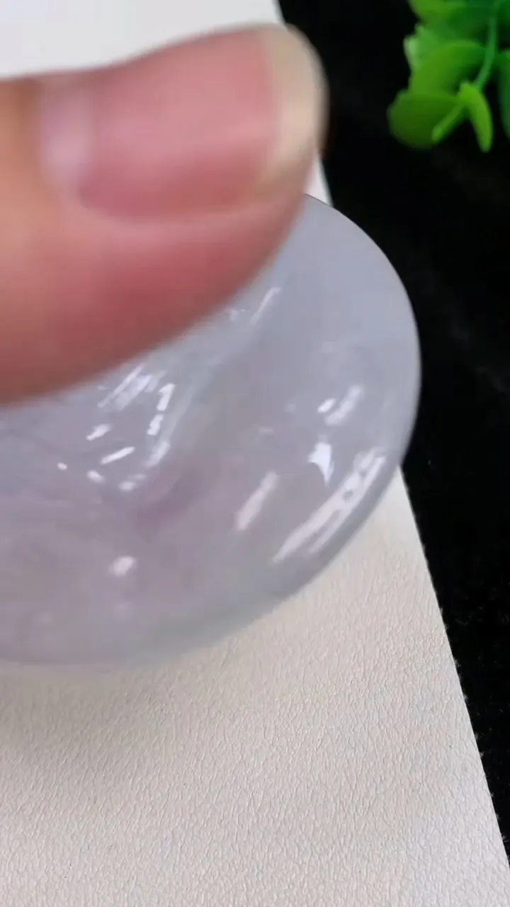 天然A货翡翠春带彩紫罗兰大日如来吊坠，尺寸54.6-5.6，重量:34.10g
7月4日