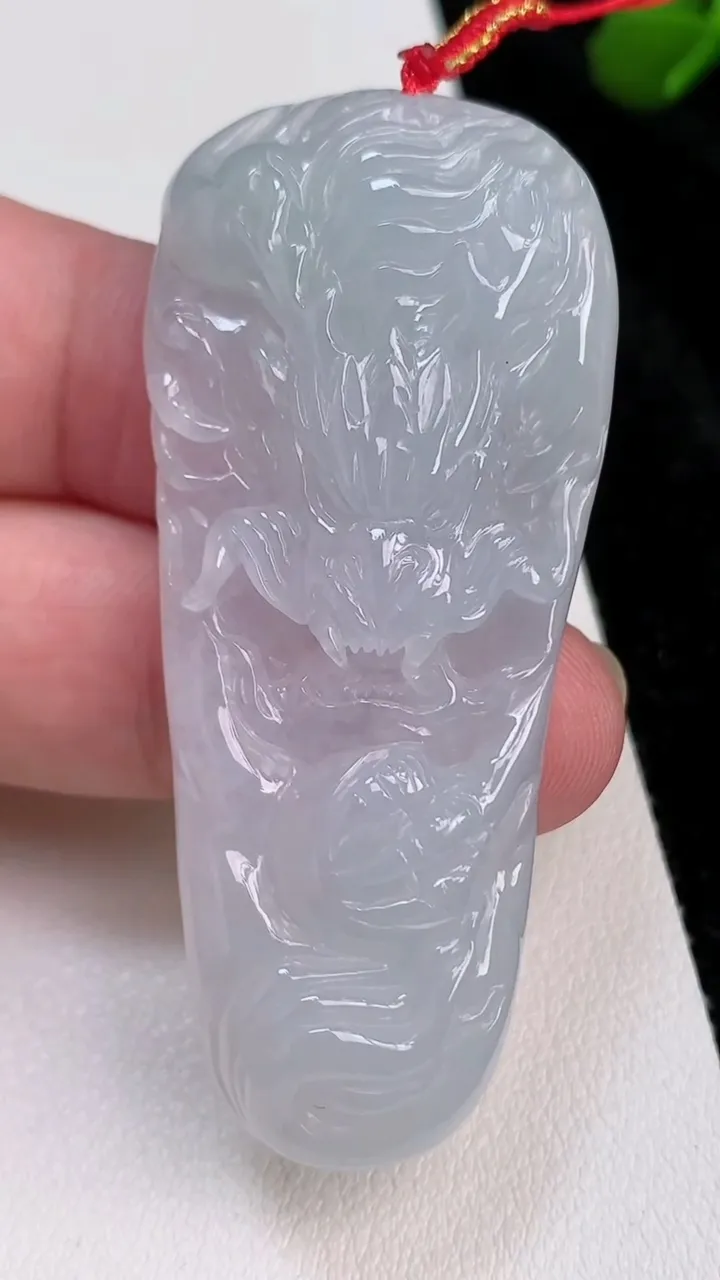 天然A货翡翠龙牌吊坠，尺寸59.6-26.4-8.8，重量:25.50g
7月4日
