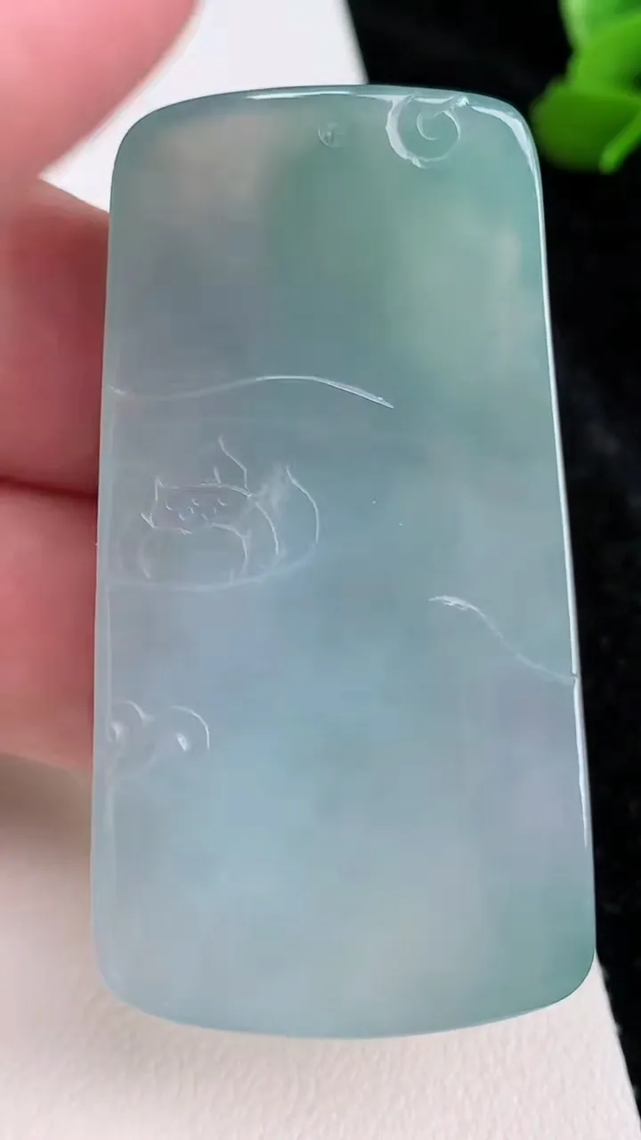 天然A货翡翠大势至观音菩萨吊坠，尺寸51.5-27.5-6.8，重量:25.19g
7月4日
