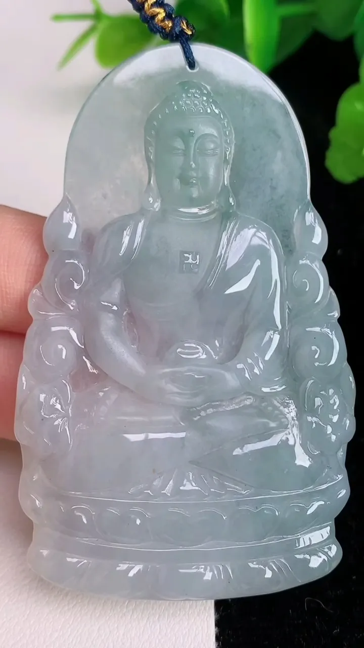 天然A货翡翠大日如来吊坠，尺寸72.6-40.3-5.5，重量:33.19g
7月4日