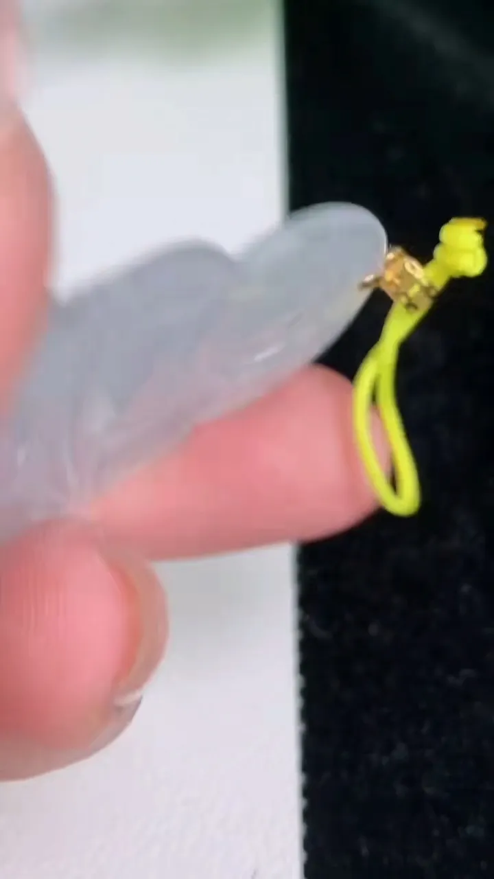 天然A货翡翠种观音菩萨吊坠，尺寸38-26-4.2，重量:6.88g
7月4日