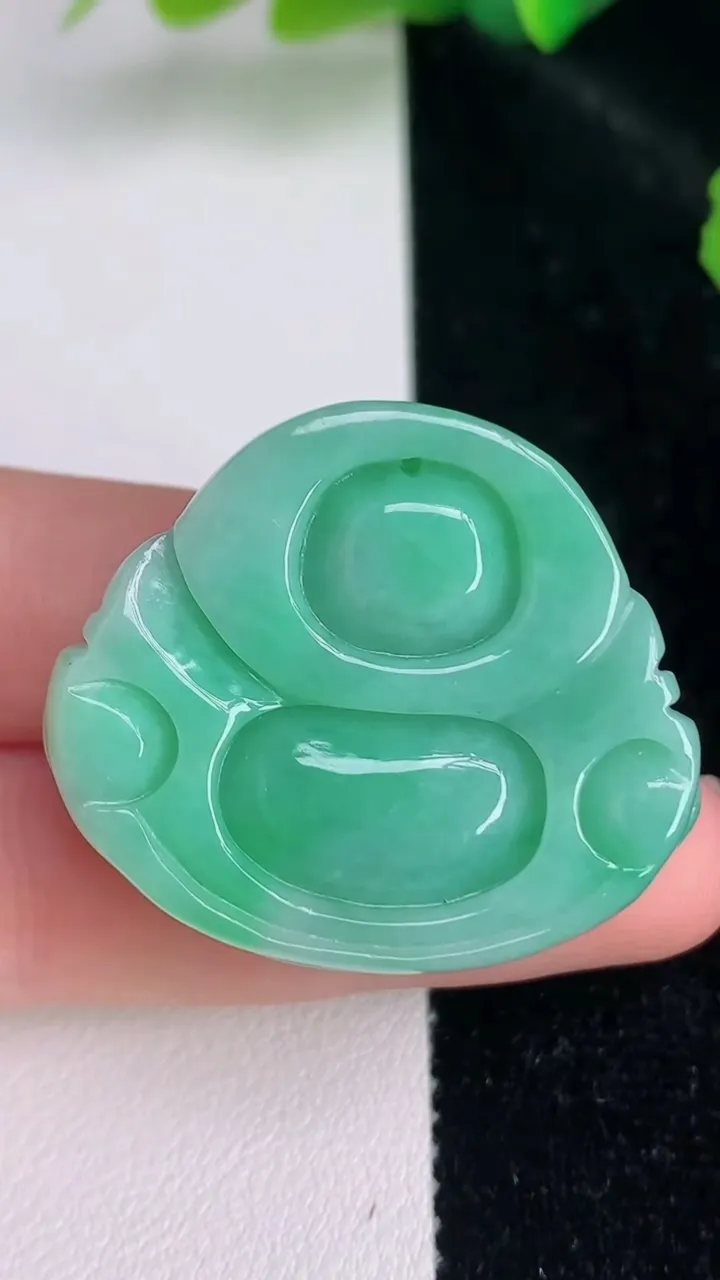 天然A货翡翠佛公吊坠，尺寸29.8-35-13，重量:21.24g
7月4日