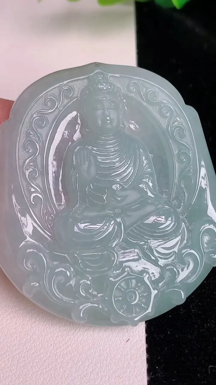 天然A货翡翠阿弥陀佛吊坠，尺寸55.4-50.8-6，重量:33.37g
7月4日