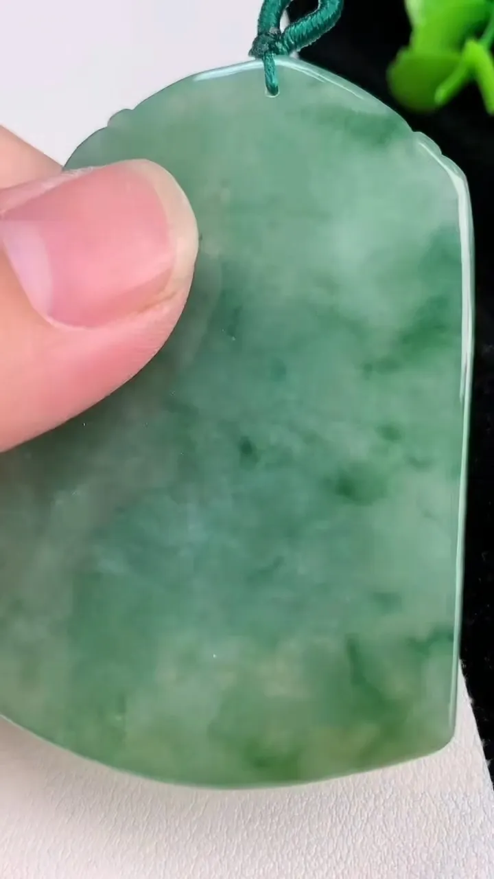 天然A货翡翠文殊菩萨吊坠，尺寸61.6-44.3-5.3，重量:33.36g
7月4日