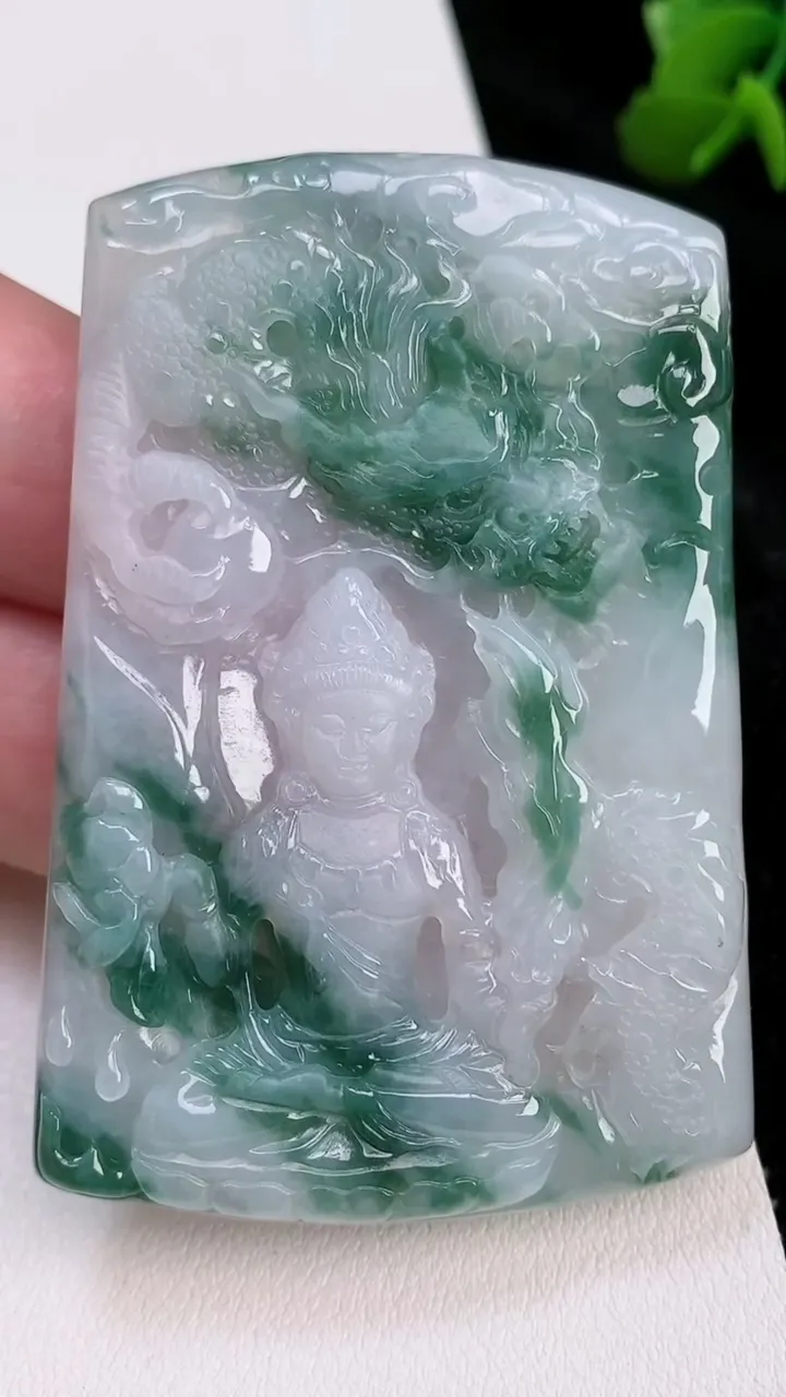 天然A货翡翠山水虚空藏观音菩萨吊坠，尺寸62.4-43-5.5，重量:32.61g
7月4日