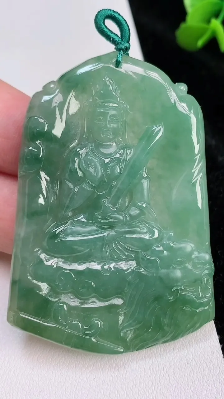 天然A货翡翠文殊菩萨吊坠，尺寸61.6-44.3-5.3，重量:33.36g
7月4日