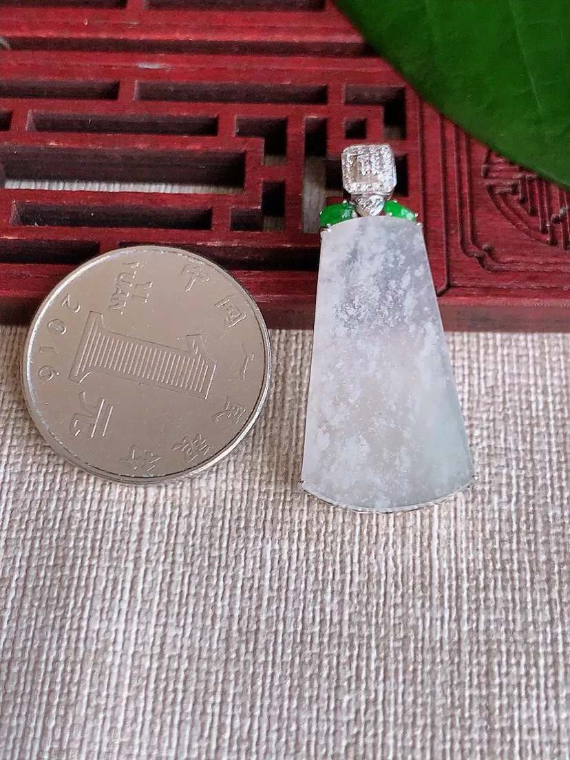 天然A货翡翠18K金伴白月光无事牌吊坠尺寸37.4×29×16×5.6m量4.00g 0704