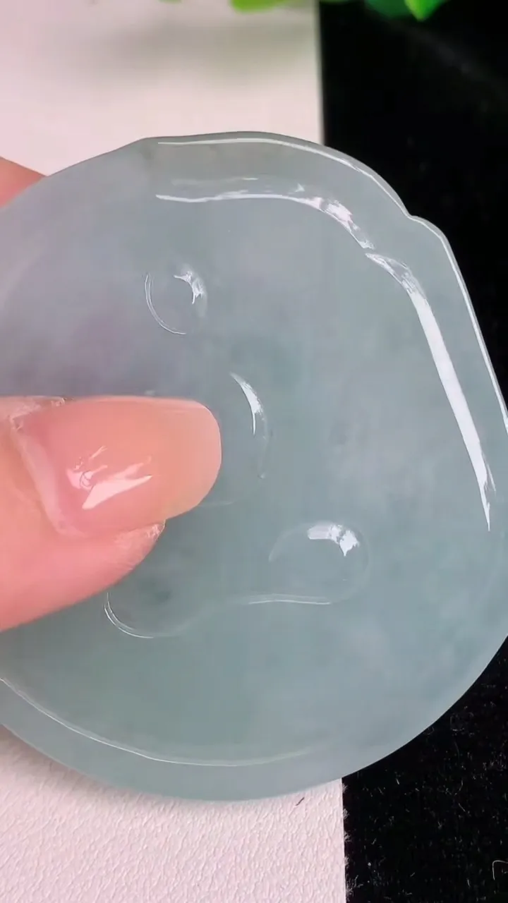 天然A货翡翠阿弥陀佛吊坠，尺寸55.4-50.8-6，重量:33.37g
7月4日