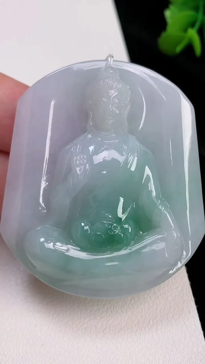 天然A货翡翠观音菩萨吊坠，尺寸54-48.4-11.5，重量:56.20g
7月4日