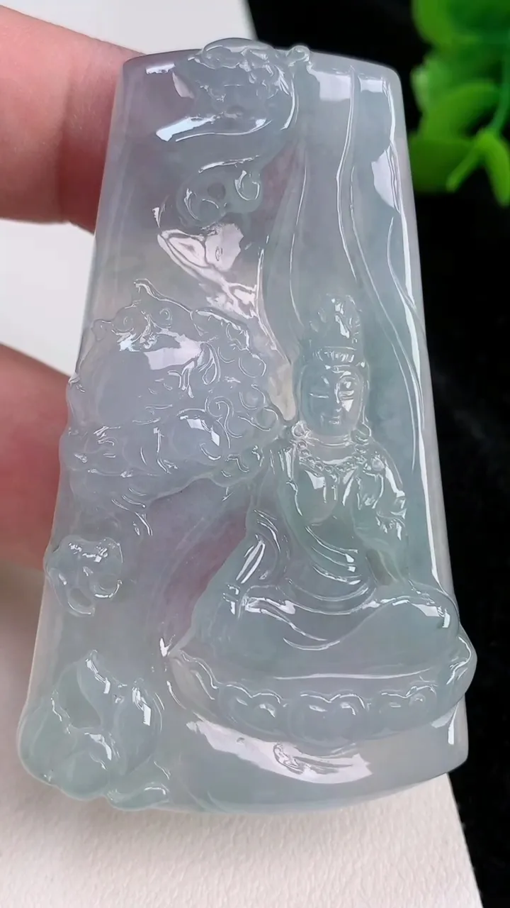 天然A货翡翠文殊菩萨吊坠，尺寸65-38.8-5.2，重量:26.89g
7月4日
