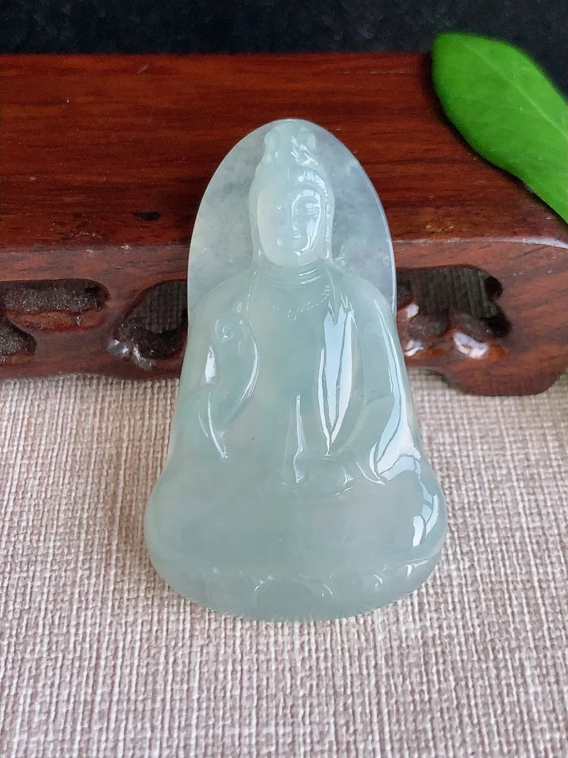 天然A货翡翠飘花千手观音吊坠尺寸52.3×32.8×5.3m量18.17g 0704