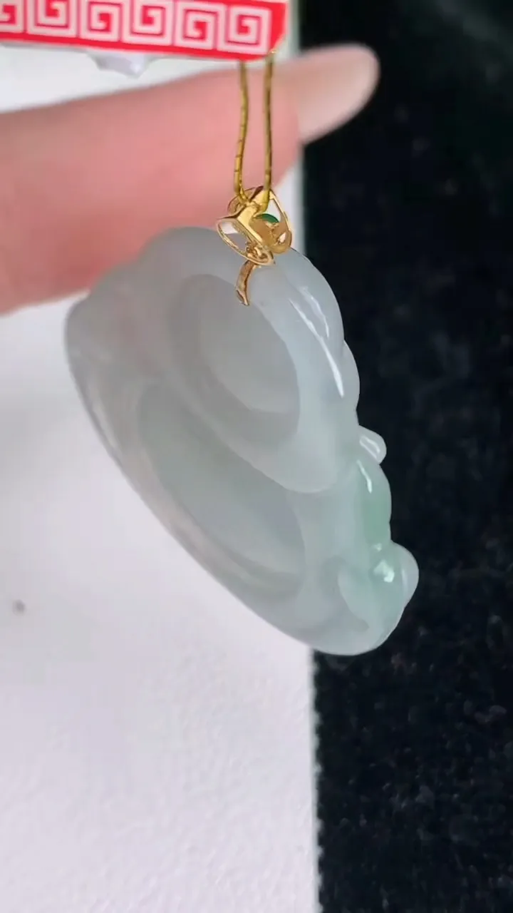 天然A货翡翠佛公吊坠，尺寸27.3-30.2-6，重量:7.24g
7月4日