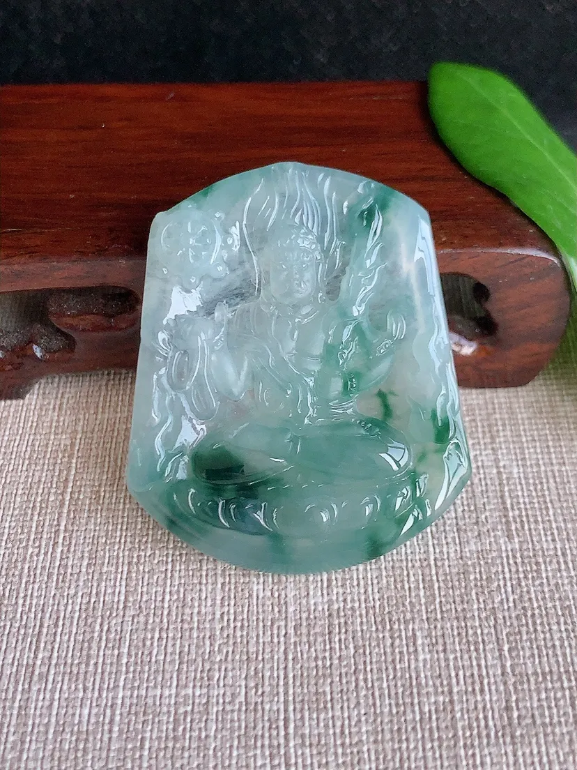 天然A货翡翠飘花不动明王吊坠尺寸49.2×40.8×5m量19.90g 0704