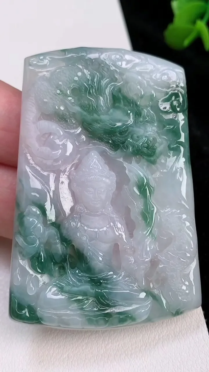 天然A货翡翠山水虚空藏观音菩萨吊坠，尺寸62.4-43-5.5，重量:32.61g
7月4日
