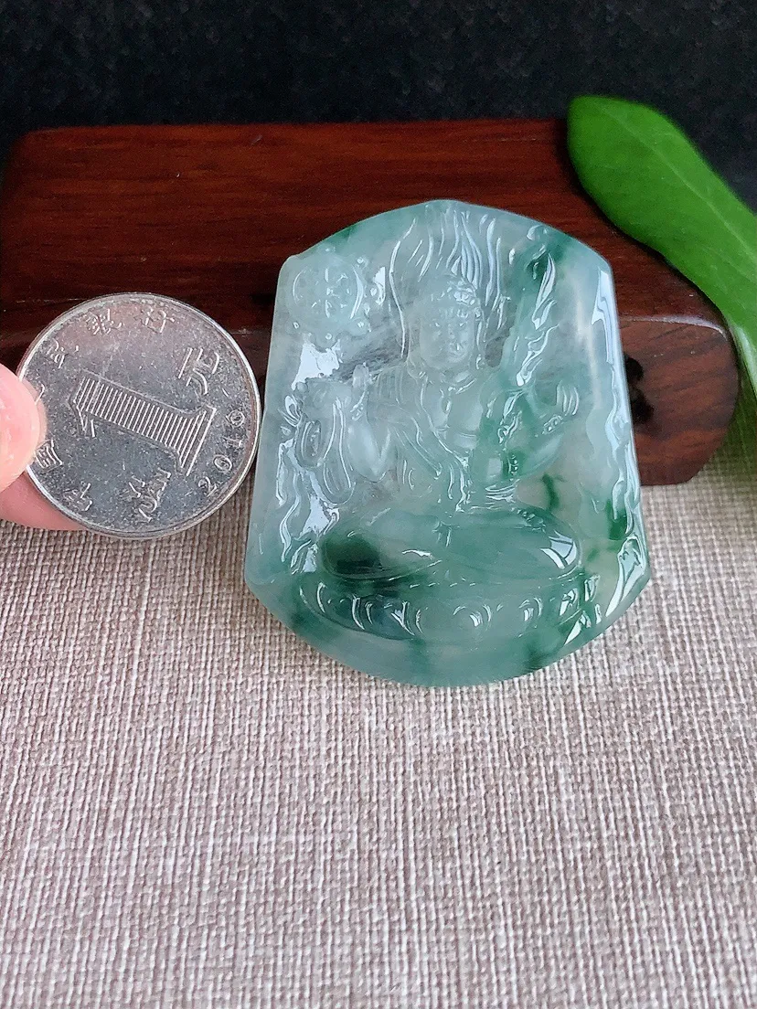 天然A货翡翠飘花不动明王吊坠尺寸49.2×40.8×5m量19.90g 0704