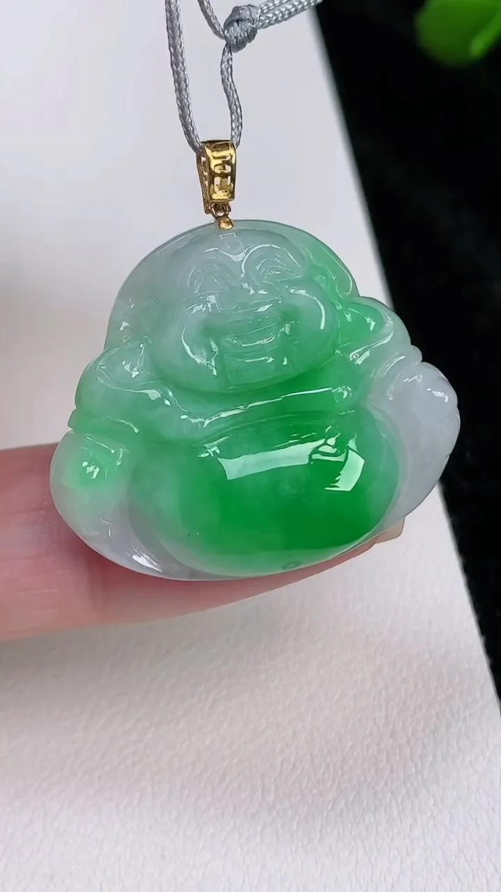 天然A货翡翠佛公吊坠，尺寸26.2-31.3-6.2，重量:7.62g
7月4日