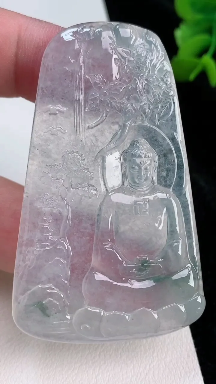 天然A货翡翠山水大日如来吊坠，尺寸62.2-38-4.4，重量:24.35g
7月4日