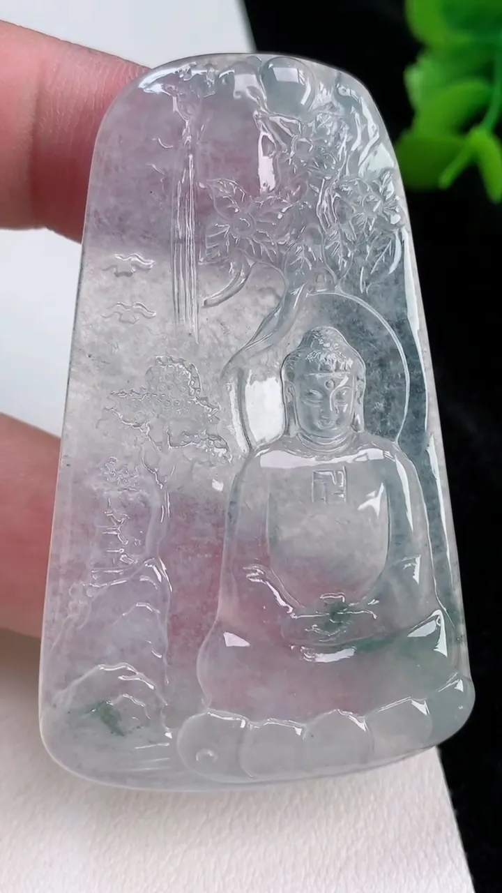 天然A货翡翠山水大日如来吊坠，尺寸62.2-38-4.4，重量:24.35g
7月4日