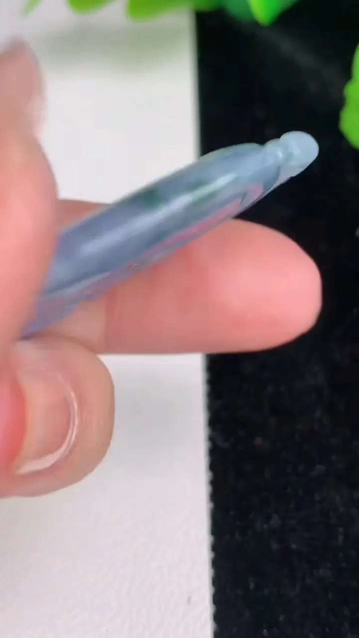 天然A货翡翠紫罗兰飘花如意吊坠，尺寸41.8-23.5-5，重量:9.41g
7月4日