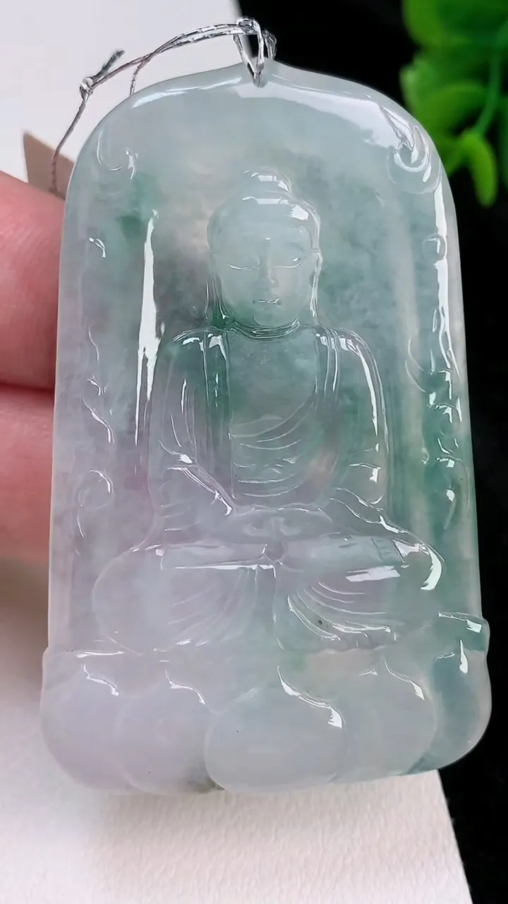 天然A货翡翠大日如来吊坠，尺寸62.3-39.8-4.9，重量:30.18g
7月4日