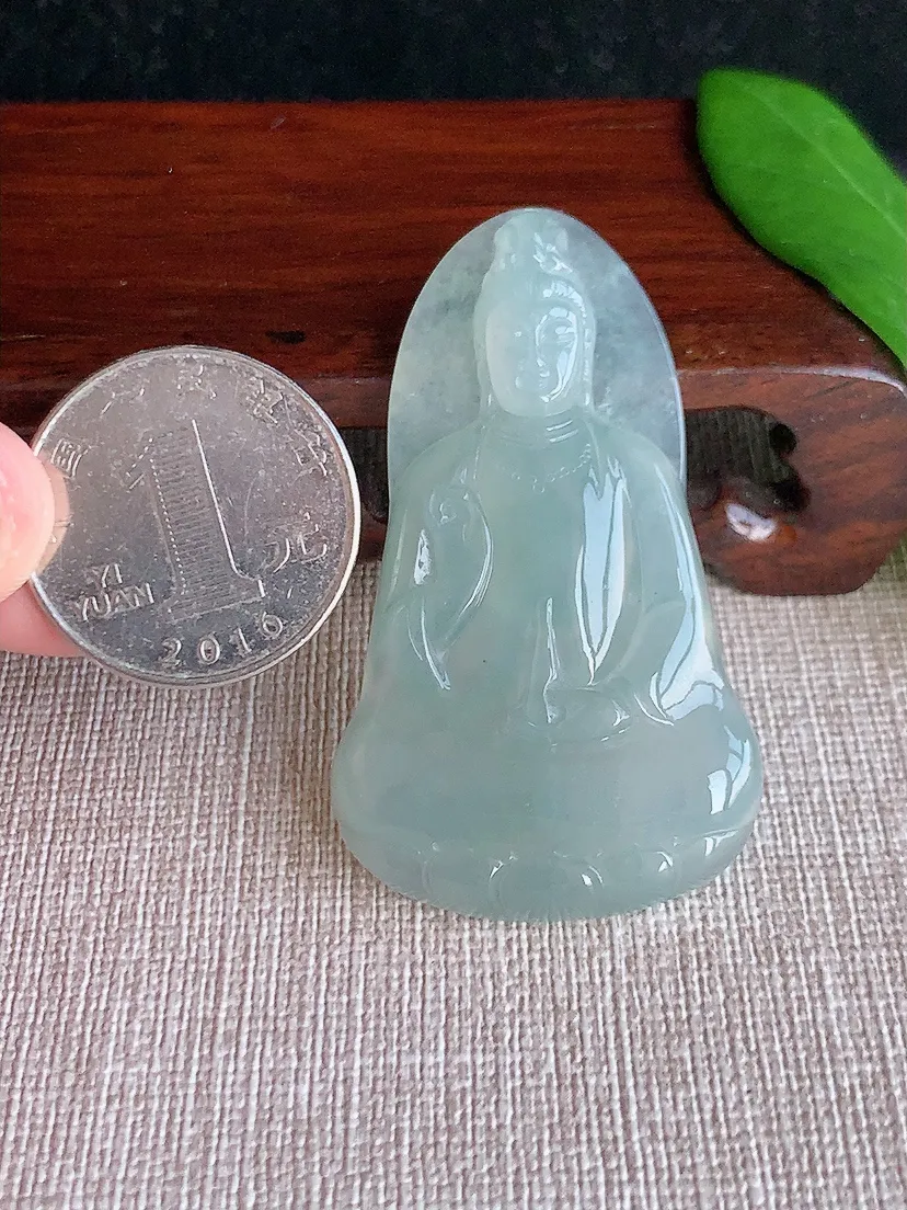 天然A货翡翠飘花千手观音吊坠尺寸52.3×32.8×5.3m量18.17g 0704
