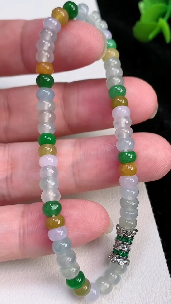 天然A货翡翠四彩算盘珠手串，尺寸4.8-3.5-52颗，重量:10.12g7月4日
工厂直销收藏佳品
