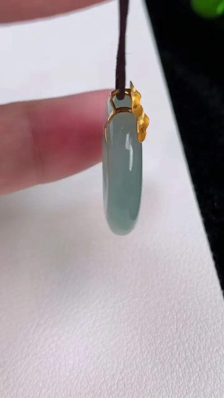 天然A货翡翠平安环吊坠，尺寸23.6-5.2，重量:5.95g
7月4日