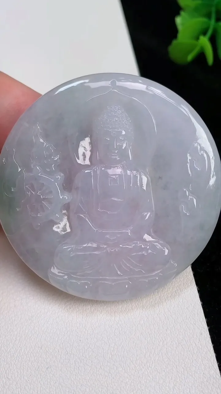 天然A货翡翠春带彩紫罗兰大日如来吊坠，尺寸54.6-5.6，重量:34.10g
7月4日