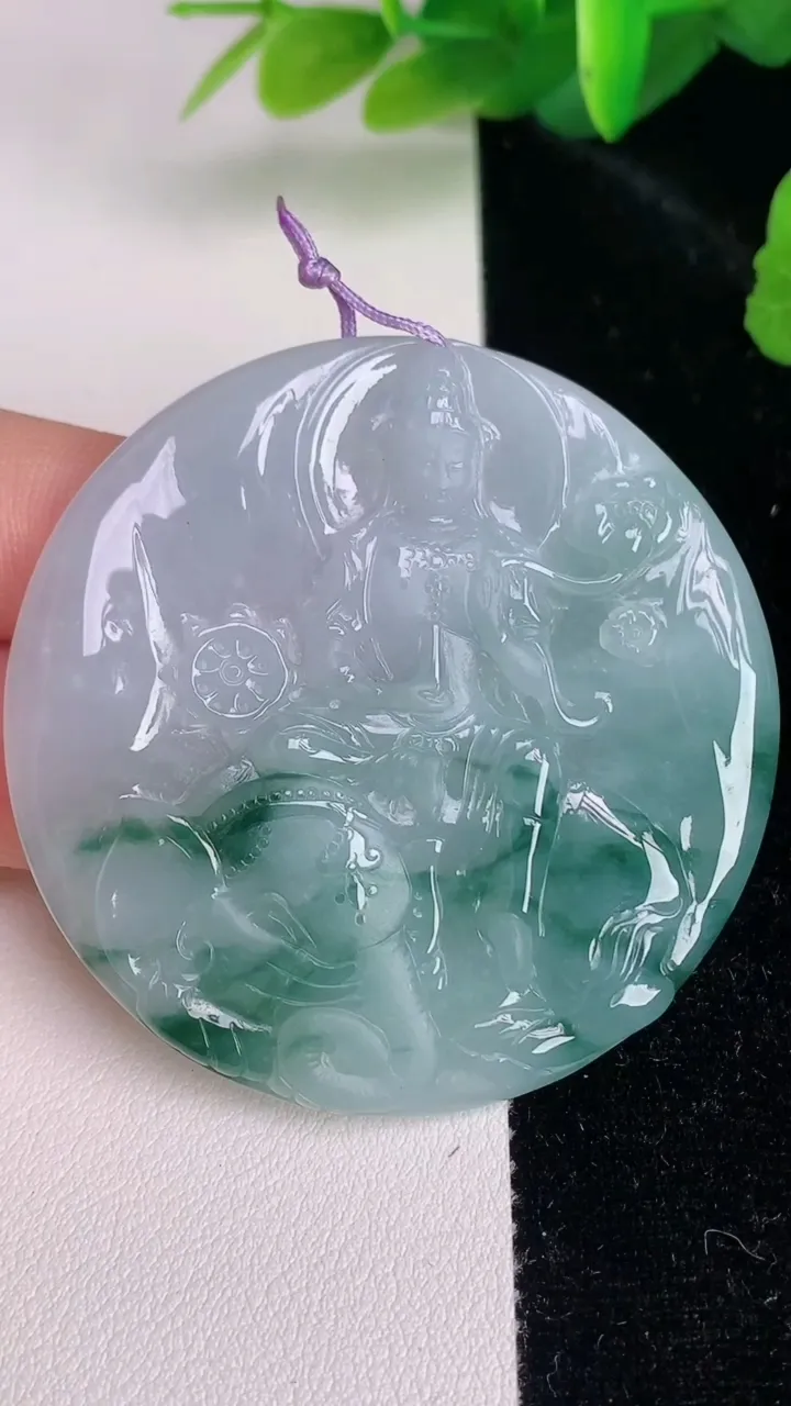 天然A货翡翠飘花普贤菩萨吊坠，尺寸53-6，重量:31.69g
7月4日