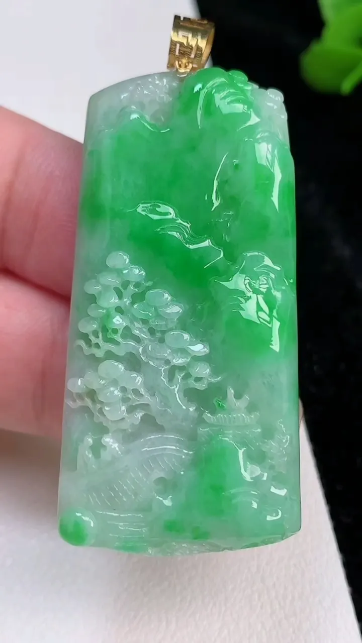 天然A货翡翠山水牌吊坠，尺寸47.7-24.5-7.8，重量:20.65g
7月4日