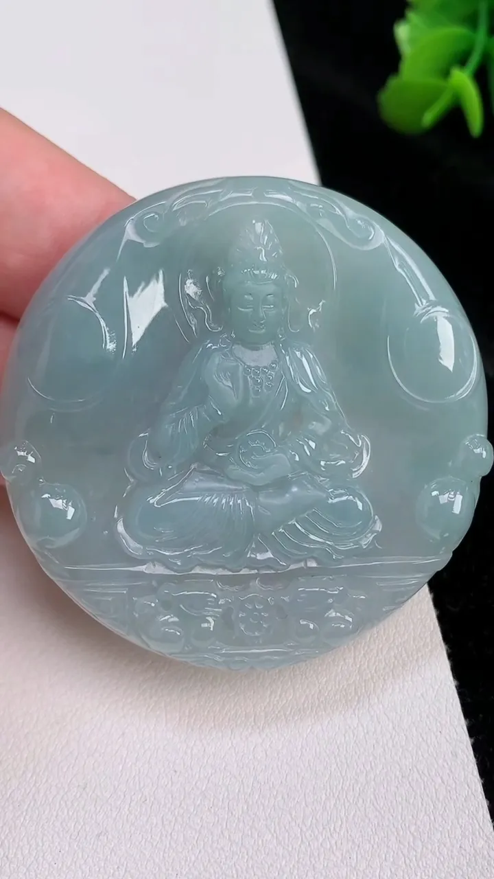 天然A货翡翠观音菩萨吊坠，尺寸50-5，重量:27.43g
7月4日
