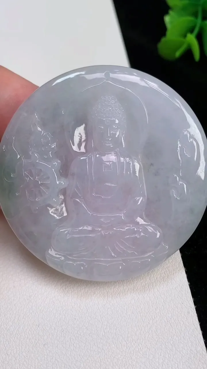 天然A货翡翠春带彩紫罗兰大日如来吊坠，尺寸54.6-5.6，重量:34.10g
7月4日