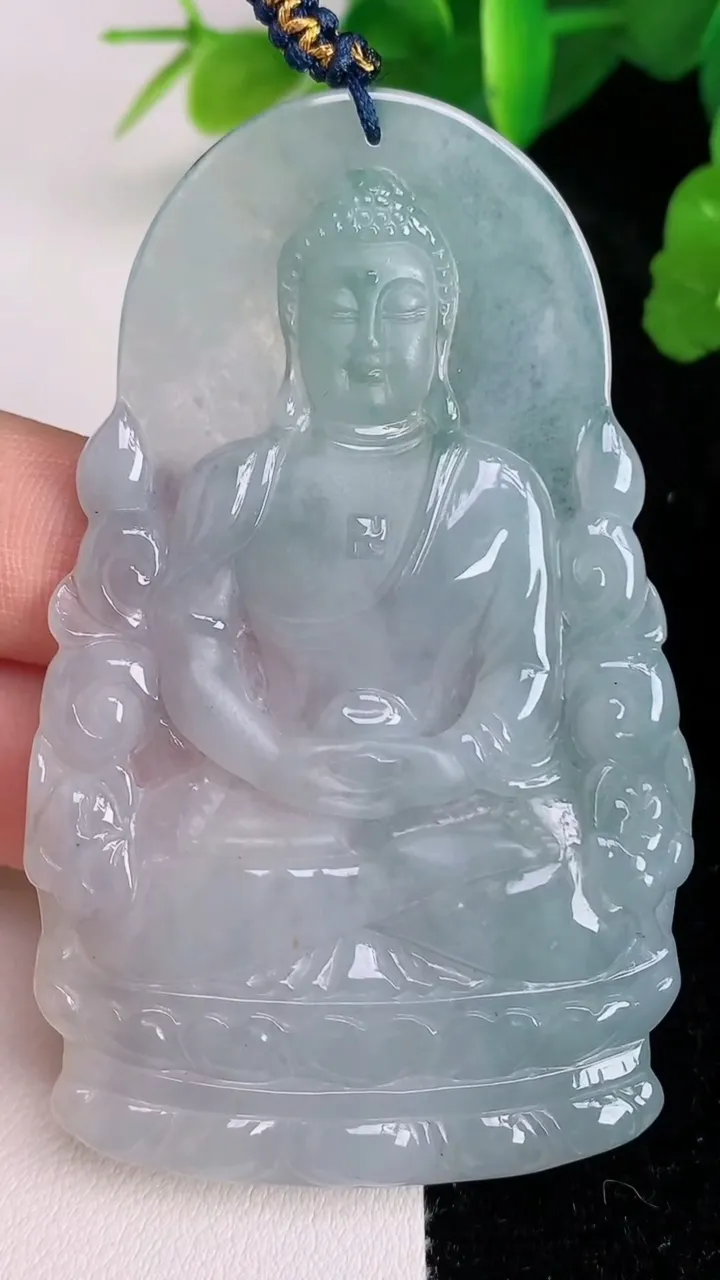 天然A货翡翠大日如来吊坠，尺寸72.6-40.3-5.5，重量:33.19g
7月4日